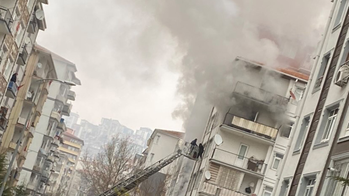Yenimahalle'de 6 katlı apartmanda yangın