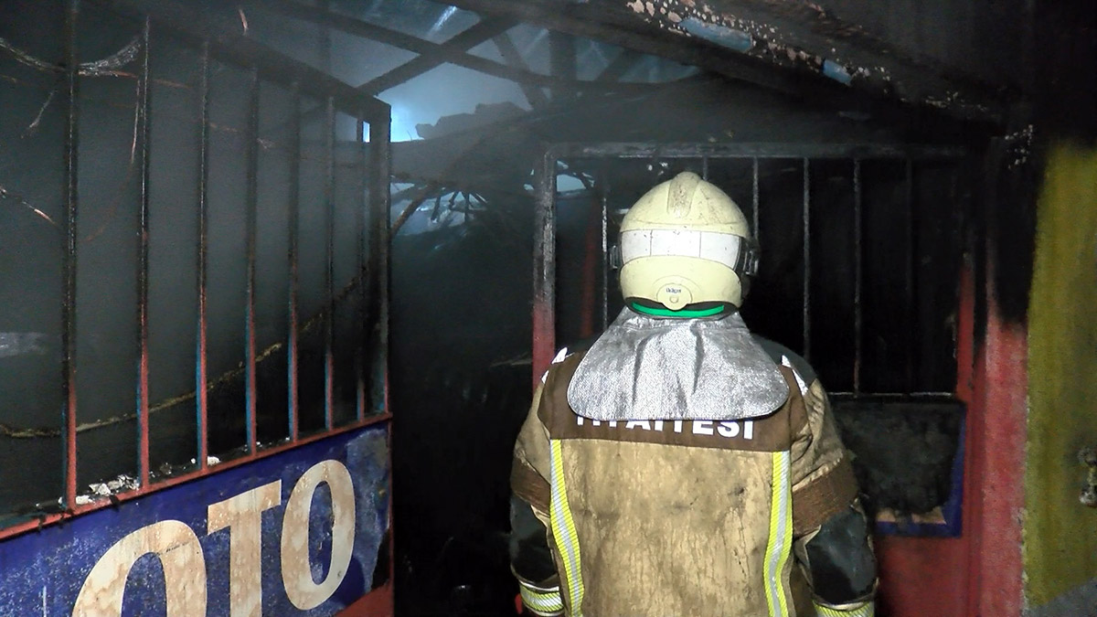 Ankara'da oto lastik dükkanında yangın