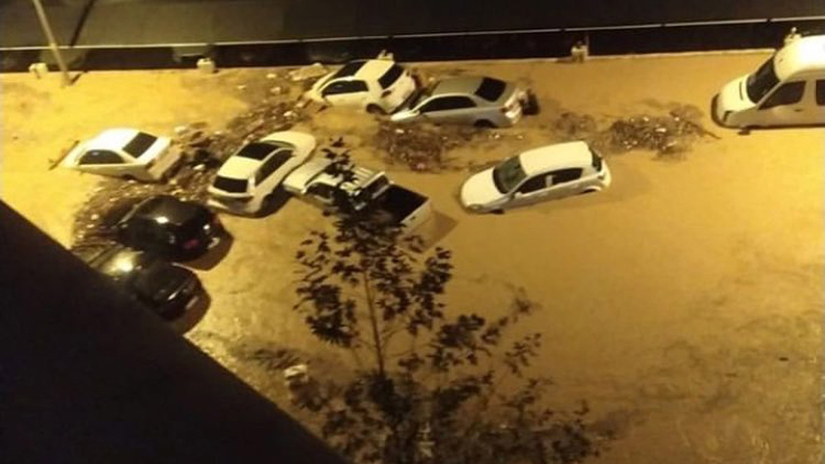 Antalya'nın iki ilçesinde sel felaketi; Eğitime 1 gün ara