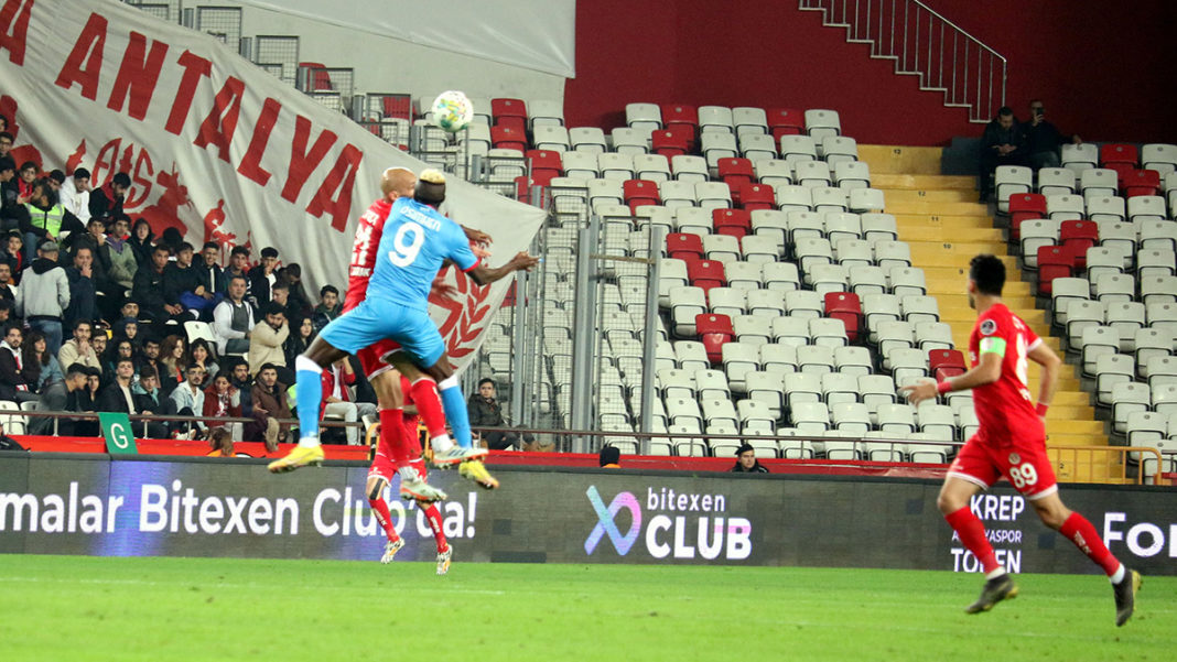 Antalyaspor Napoli'ye 3-2 kaybetti