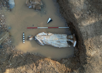 UNESCO Dünya Mirası Geçici Listesi'nde bulunan Aizanoi Antik Kenti'ndeki kazılarda 'Eros' ile 'Dionysos' ve yarı tanrı 'Herakles'in heykel başları gün yüzüne çıkarıldı.