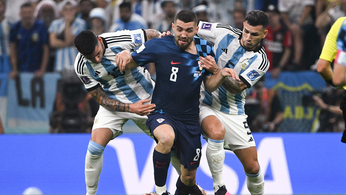 Dünya Kupası yarı finalinde Hırvatistan'ı 3-0 mağlup eden Arjantin ilk finalist oldu.