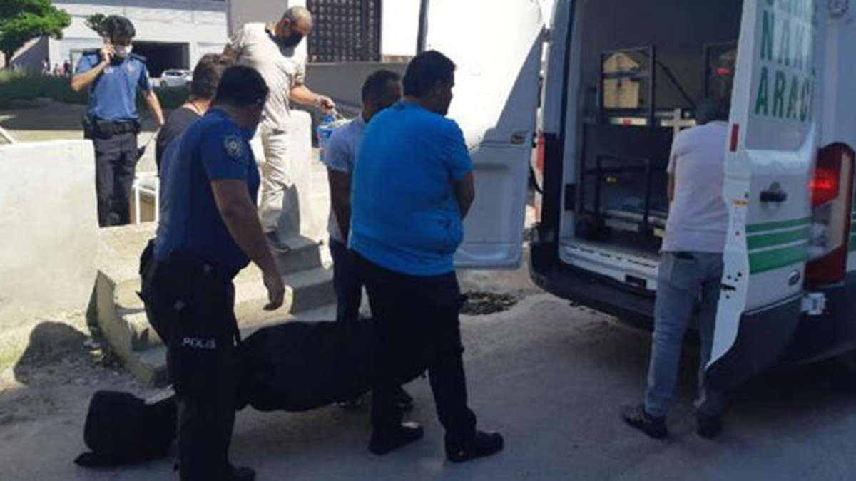 Kriz geçiren arkadaşını kurtarmak yerine ortalığı temizlemiş