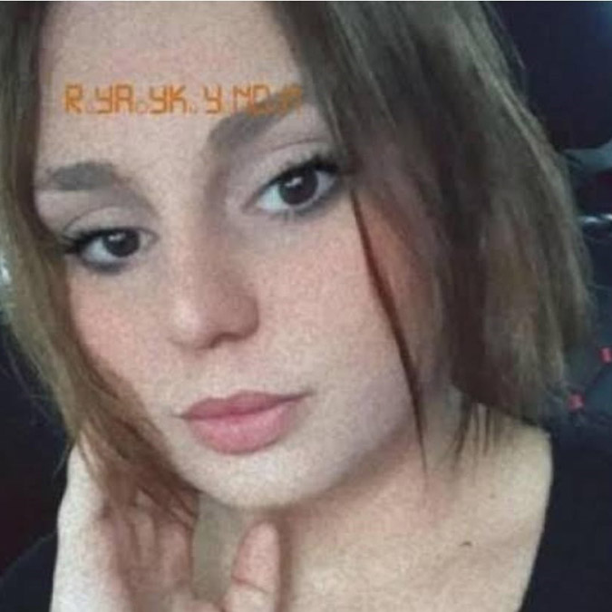 Kocaeli'nin Körfez ilçesinde Öykü Yündün'ün (21) ölü bulunmasına ilişkin davada tutuklu yargılanan Nihat Şeker'in (40), kriz geçiren arkadaşını kurtarmak yerine evdeki uyuşturucu maddeyi dışarı atıp ortalığı temizlediği, yaklaşık 30 dakika sonra ambulansı arayıp, yardım istediği ortaya çıktı.