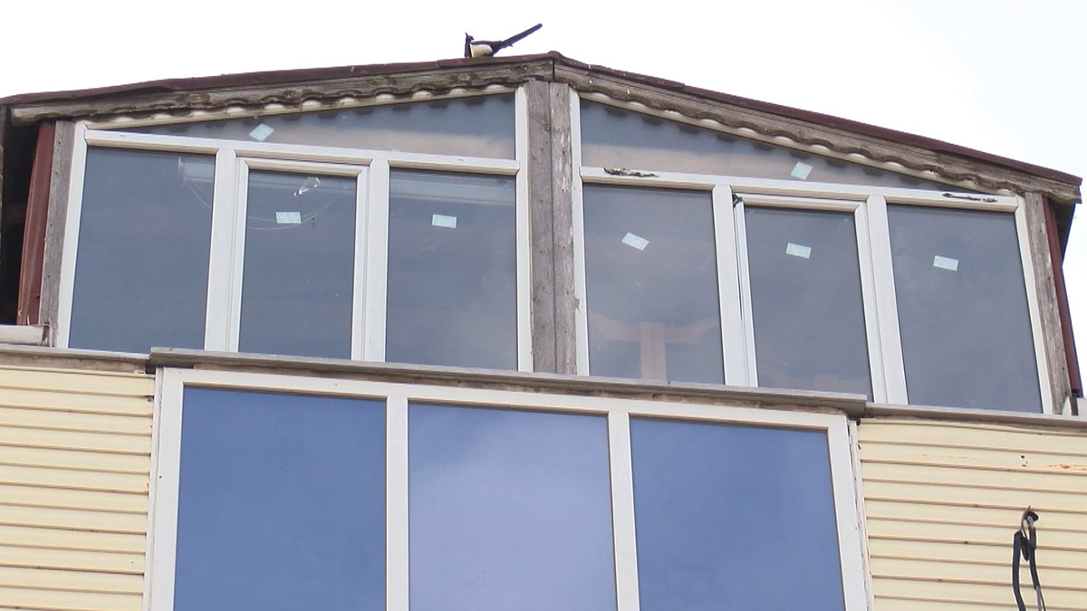 Ataşehir'de 62 öğrencinin eğitim gördüğü kişisel gelişim kursu, "kurumumuz haciz edilmiştir" mesajıyla kepenklerini kapattı. Öğrenciler kapı önünde kalırken veliler dolandırıldıklarını öne sürdü.