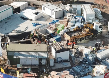 Metro şantiyesinde 3 metre yüksekten düşen işçi yaralandı