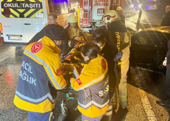 Ataşehir otomobil servis minibüsüne çarptı