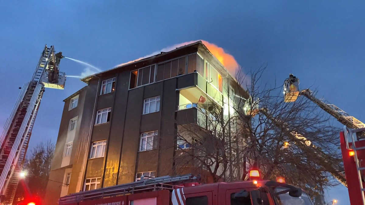 Avcılar'da yangın uykuda yakaladı