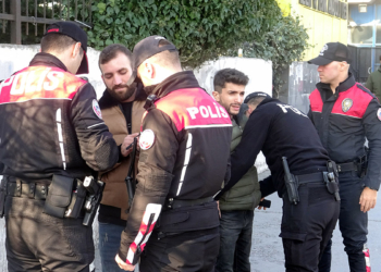 Avcılar'daki okulların önünde denetim