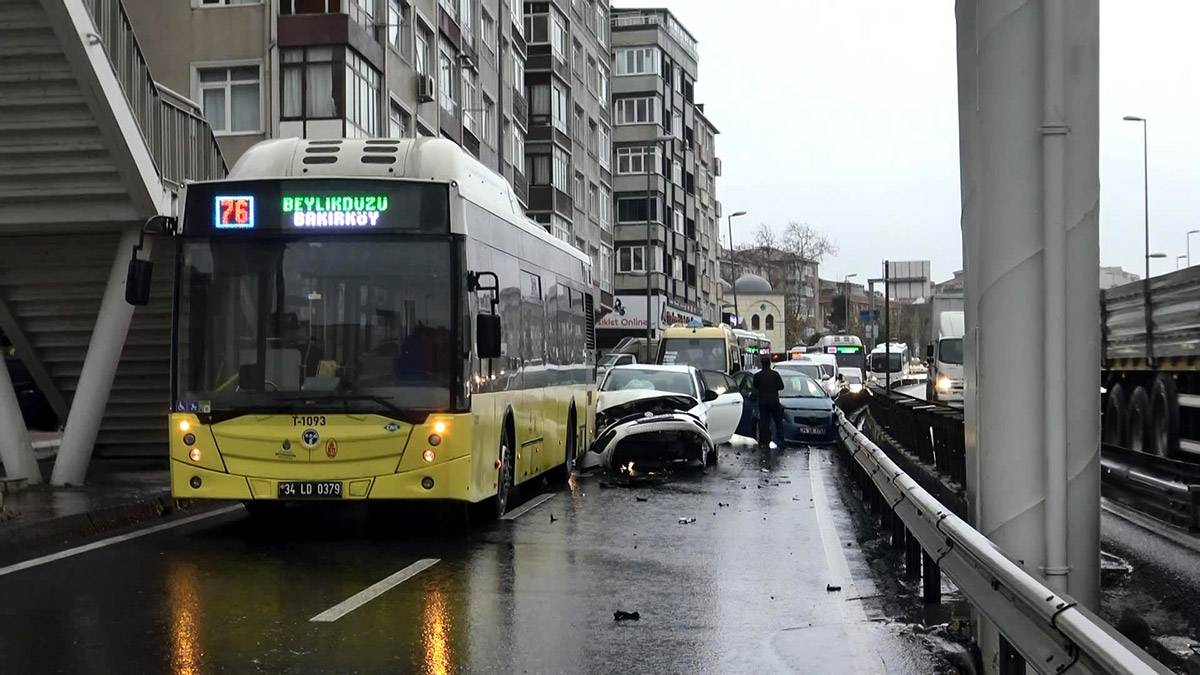 Avcılar'da zincirleme kaza, 3 yaralı