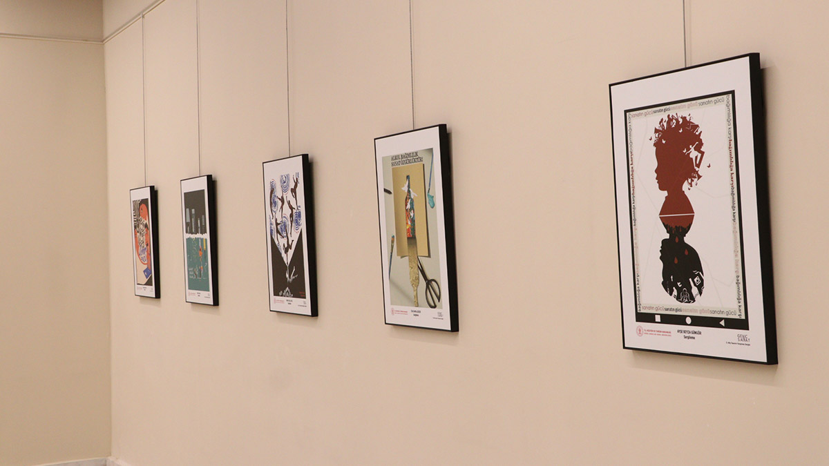 Kültür ve Turizm Bakanlığı'nın, gençlerin bağımlılıklara karşı dikkatini çekmek ve farkındalık oluşturmak amacıyla düzenlediği 'Bağımlılığa karşı sanatın gücü' konulu 'Genç Sanat: 5'inci Afiş Tasarım Yarışması'nda dereceye giren tasarımlar, Ankara'da sergilendi.