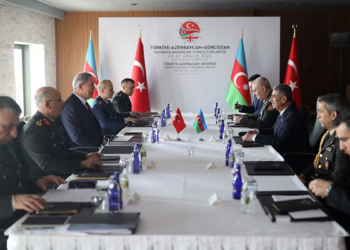 Bakan Akar Azerbaycan ve Gürcistanlı mevkidaşlarıyla görüştü