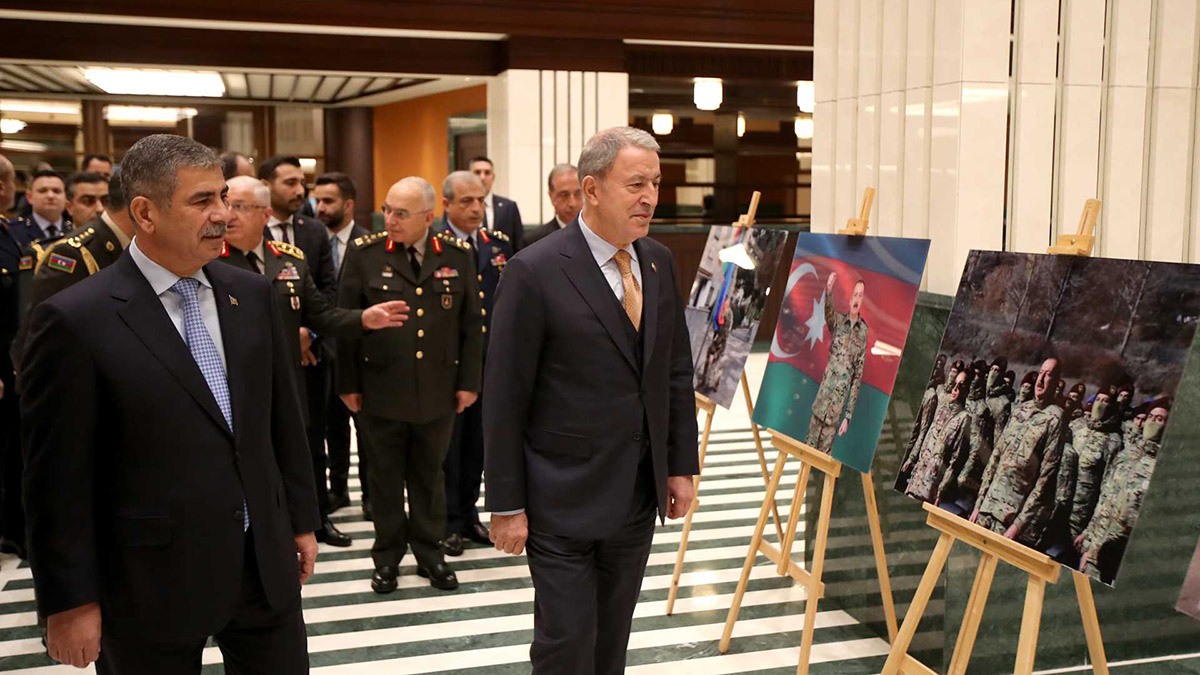 Bakanı Hulusi Akar, Türk Silahlı Kuvvetlerinin etkin ve caydırıcı olması için çalıştıklarını belirterek, "Kardeşimiz Azerbaycan Silahlı Kuvvetleri için de aynı şey geçerli. Biz savaştan önce caydırmayı düşünüyoruz." dedi.