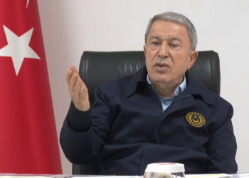 Fransızların beslediği yılan kendilerini sokmaya başladı