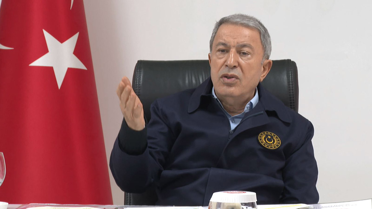 Fransızların beslediği yılan kendilerini sokmaya başladı