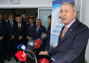 Hulusi Akar Erciyes Üniversitesi Tıp Fakültesi'ni ziyaret etti