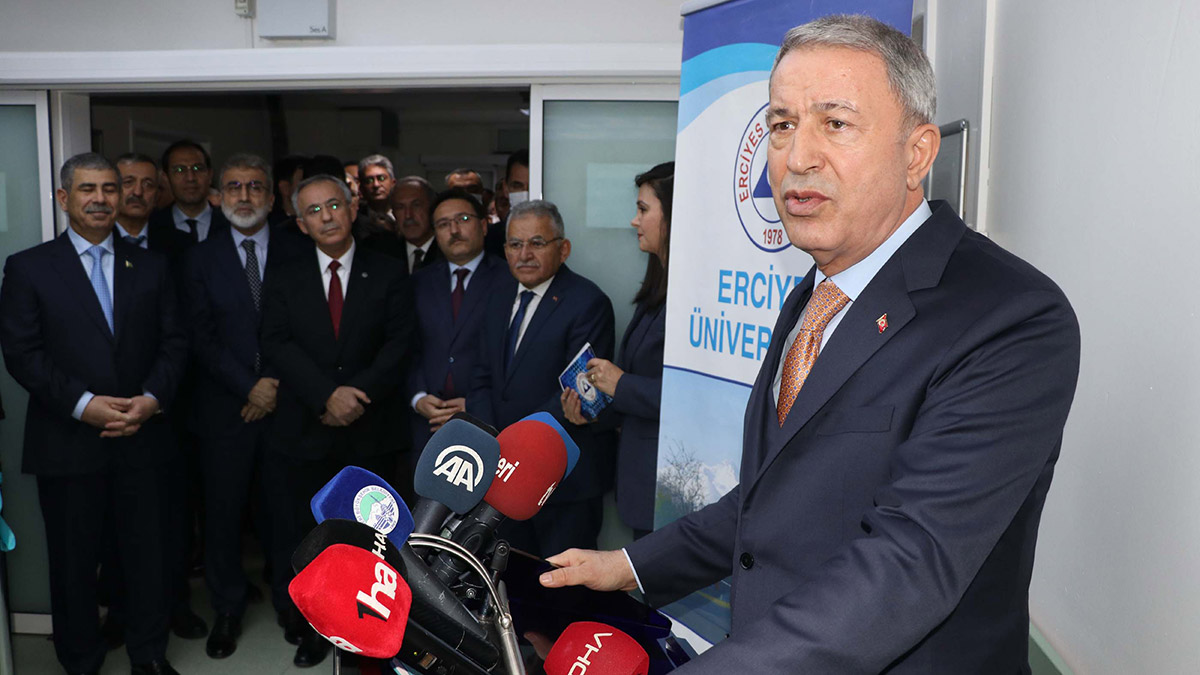 Hulusi Akar Erciyes Üniversitesi Tıp Fakültesi'ni ziyaret etti