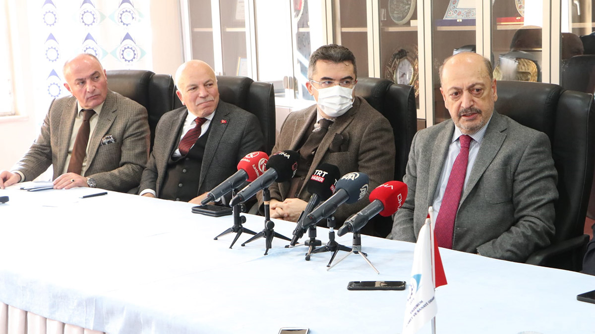 Çalışma ve Sosyal Güvenlik Bakanı Vedat Bilgin, "Ortak imza ile asgari ücrette uzlaşmaya varacağız" dedi.