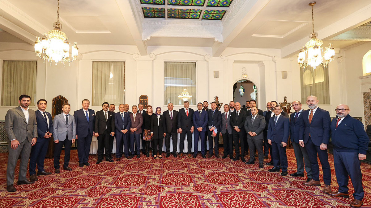 Mevlüt Çavuşoğlu Türk iş insanlarıyla buluştu