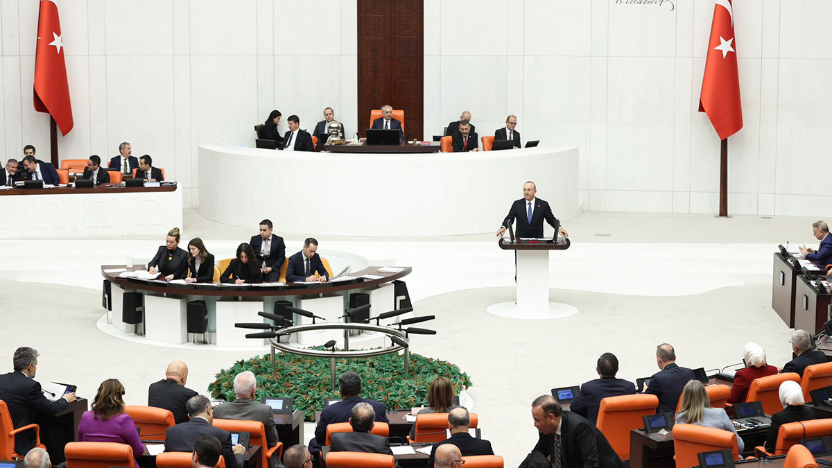 Suriye rejimi ile istihbarat örgütleri aracılığı ile görüşüyoruz