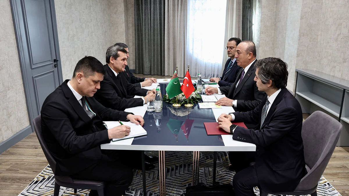 Mevlüt Çavuşoğlu Raşid Meredov ile görüştü