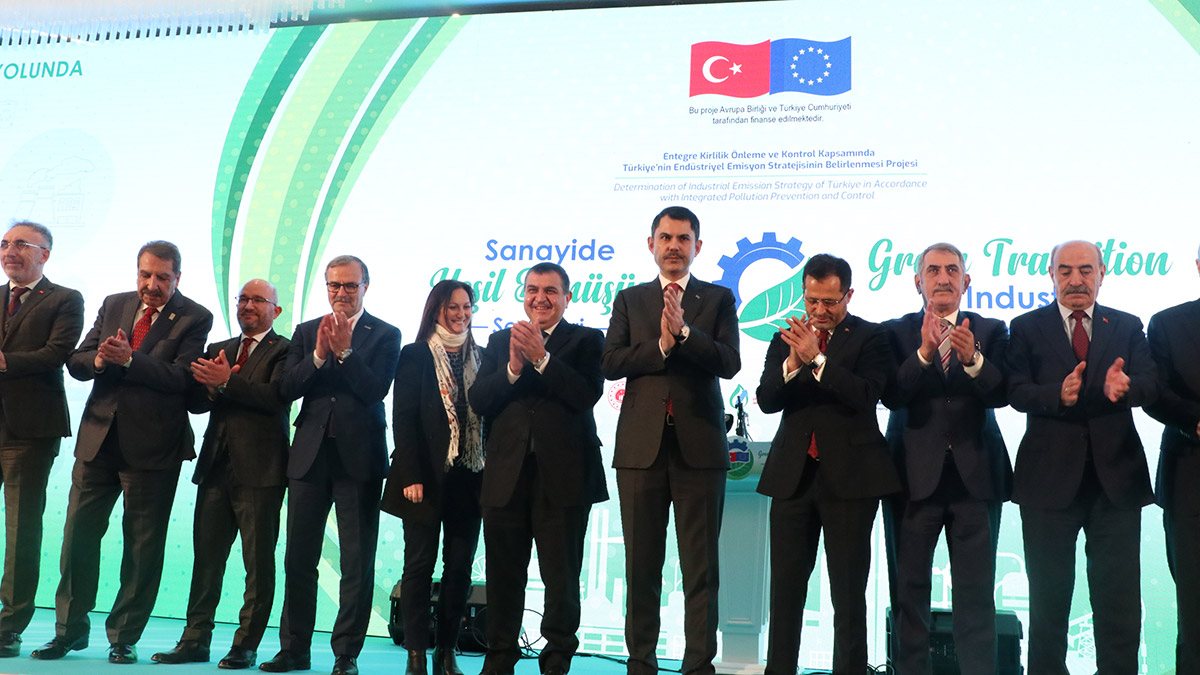 Murat Kurum, "Birleşmiş Milletler'in 2022 yılında yayımladığı Küresel Riskler Raporu ile bir kez daha gördük ki; yaşadığımız afetlerin yüzde 91'i iklim değişikliği kaynaklı" diye konuştu. 