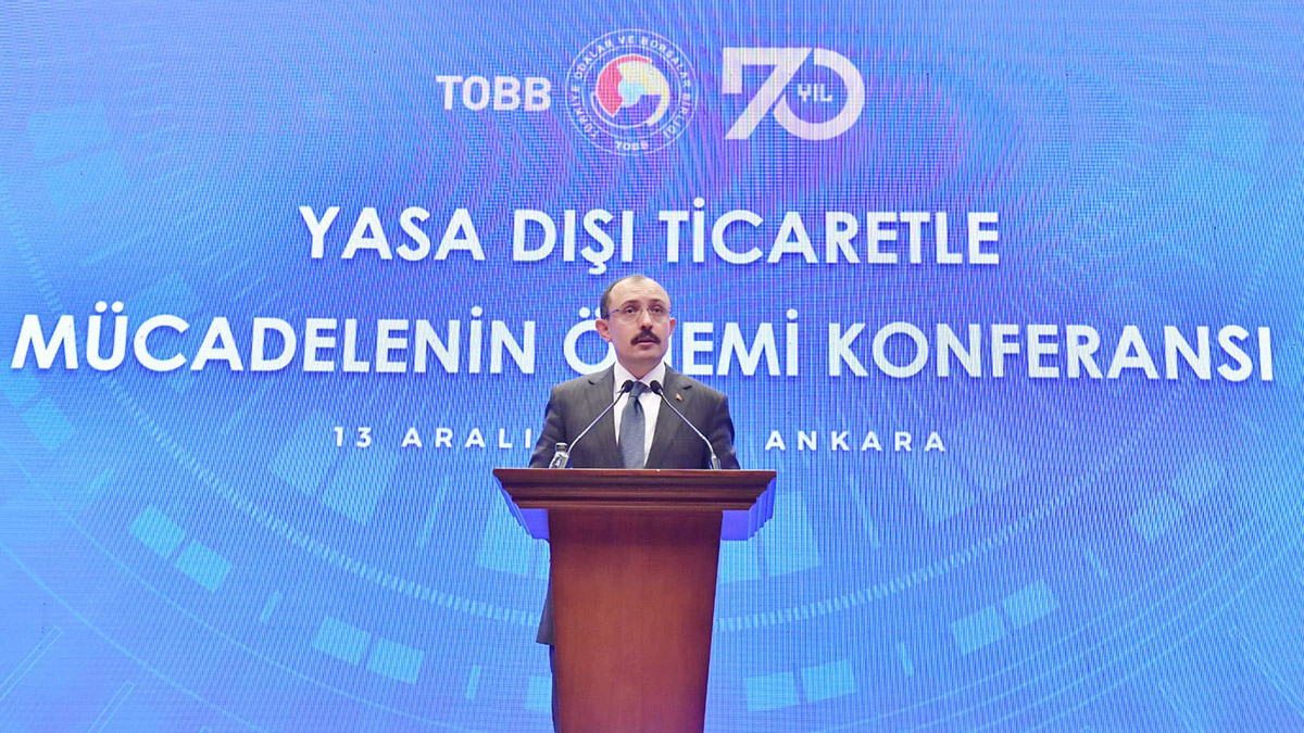 Ticaret Bakanı Mehmet Muş, akaryakıt kaçakçılığı ile mücadeleye ilişkin, "Dış satış yöntemiyle gerçekleştirilen suiistimallerin engellenmesine yönelik çalışmalar yürütülerek, yalnızca son 18 ayda, 53 milyar lira kamu zararının önüne geçtik" dedi.