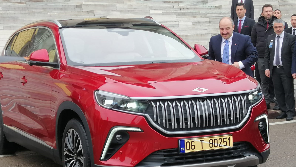 Mustafa Varank Meclis'e Togg ile geldi