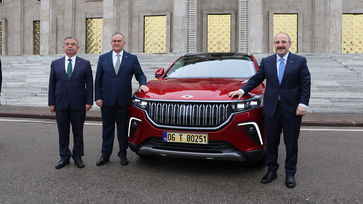 Mustafa Varank Meclis'e Togg ile geldi