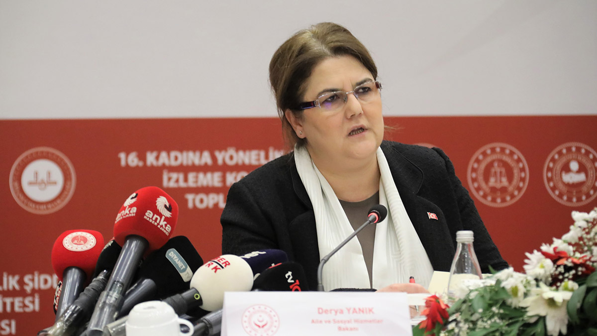 Tarikatmış, cemaatmiş, şahısmış buralara bakmayız