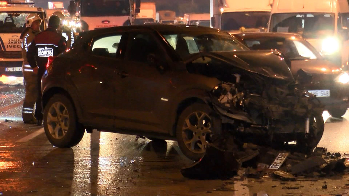 Bayrampaşa Tem Bağlantı yolunda zincirleme kaza