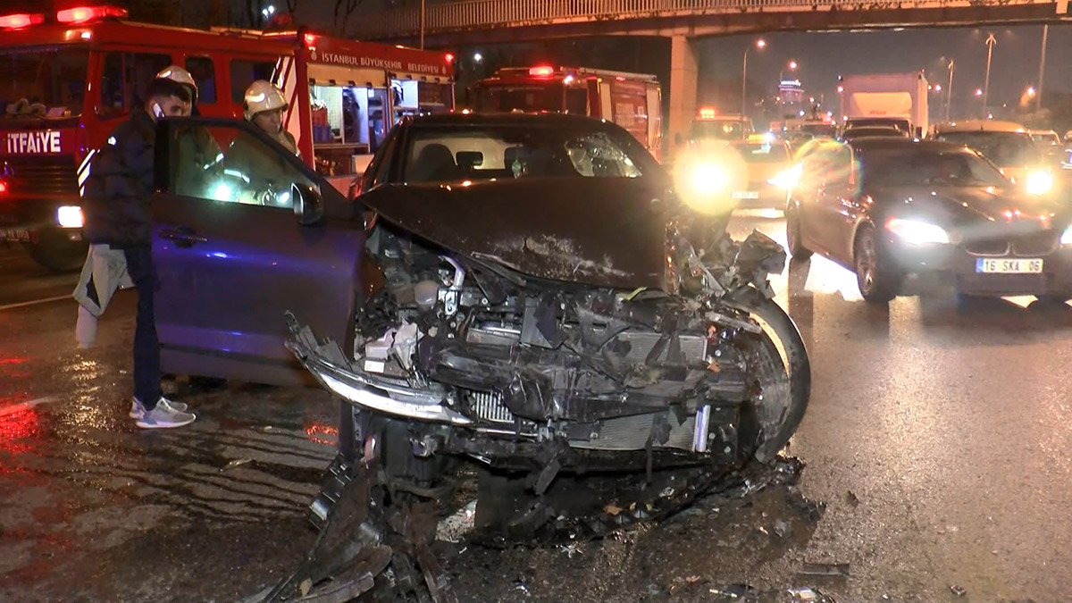 Bayrampaşa Tem Bağlantı yolunda zincirleme kaza