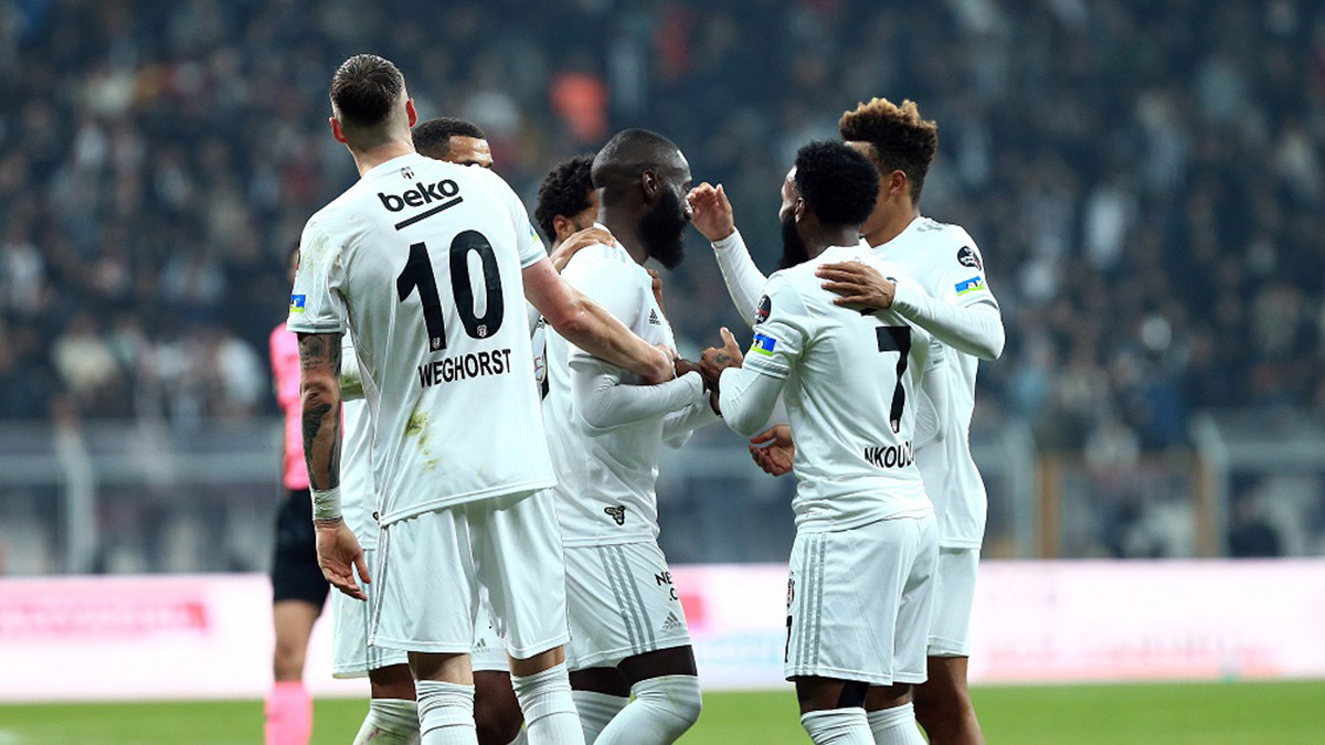 Beşiktaş Teknik Direktörü Şenol Güneş, 82 yaşında hayatını kaybeden Pele hakkında "Pele idolümdü. Brezilya hayranlığım onunla başladı. Pele'nin yeri başkaydı" ifadelerini kullandı.