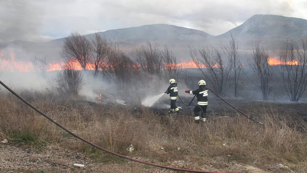 Beyşehir gölü'nde sazlık alanda yangın