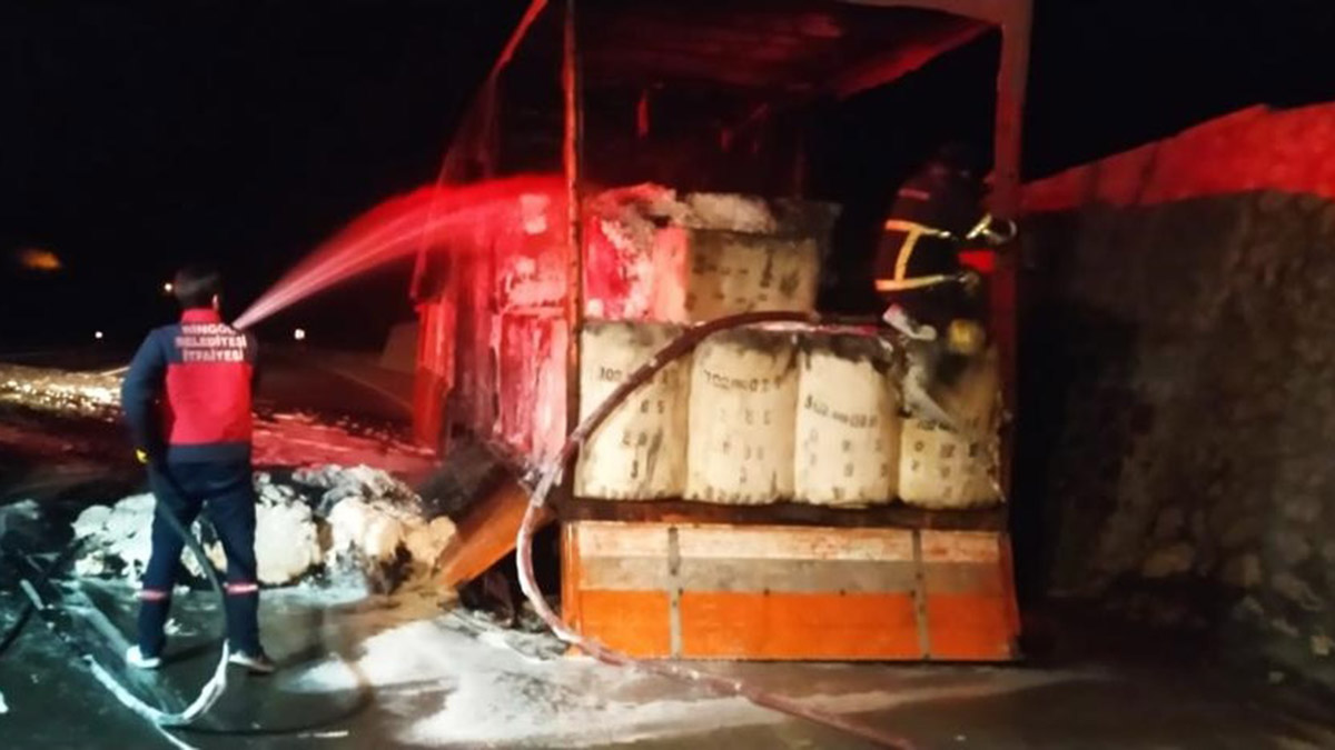 Pamuk yüklü TIR'da yangın