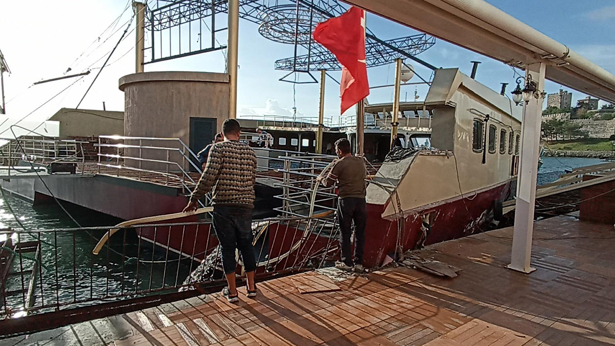 Yüzen disko gemide tahliye çalışması başlatıldı