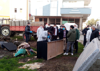Boş arazideki ahşap dolapta erkek cesedi bulundu