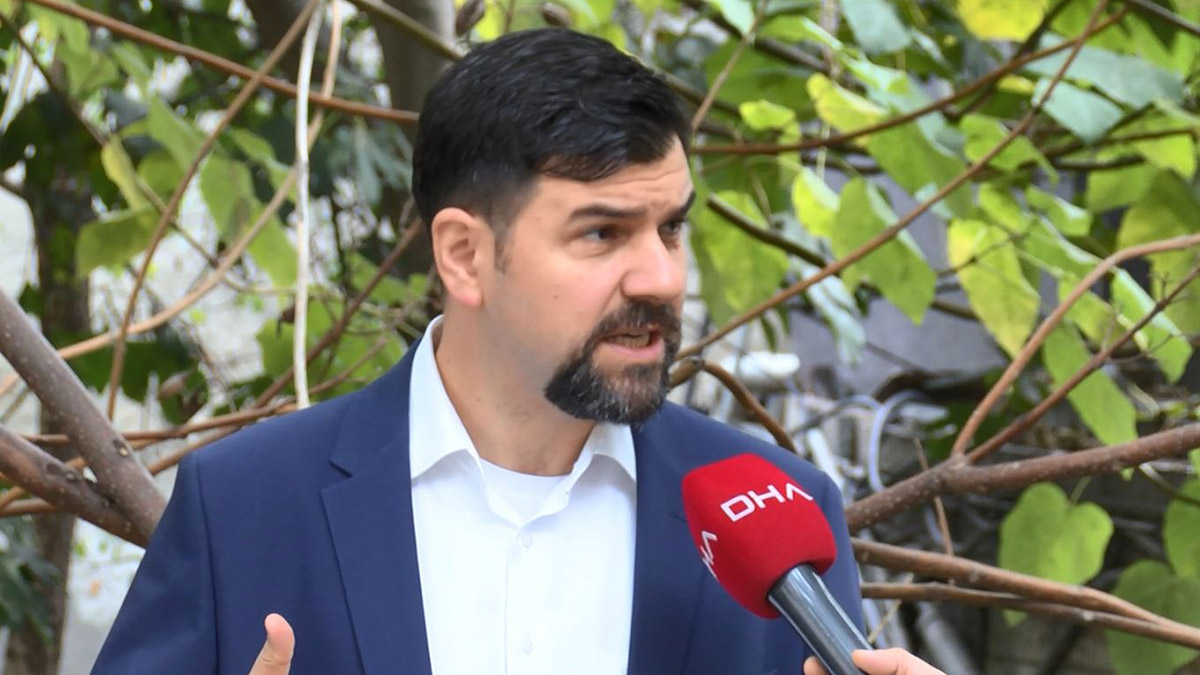 Telefon dolandırıcıları yöntemlerine yenisini ekledi. Son olarak "Hesabınızda 2.196.659 USD'lik bakiyeniz var" mesajı gönderen dolandırıcılar, paraya ulaşmak için kullanıcı adı ve şifresi veriyor.