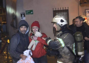 Bursa'da 4 katlı tarihi binada yangın