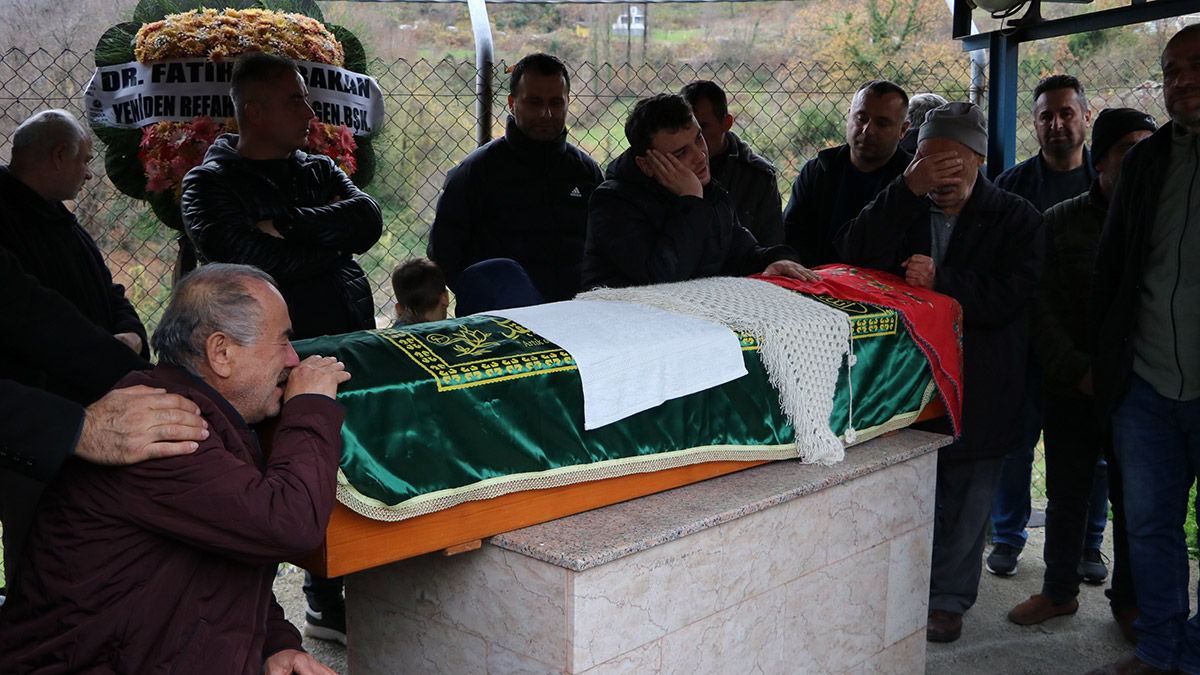 Liseli Büşra Akın toprağa verildi