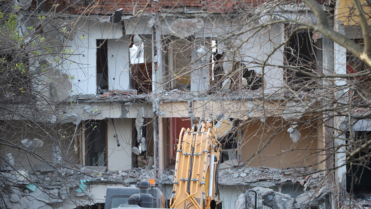 Büyükçekmece'de kentsel dönüşüm; binalar yıkıldı