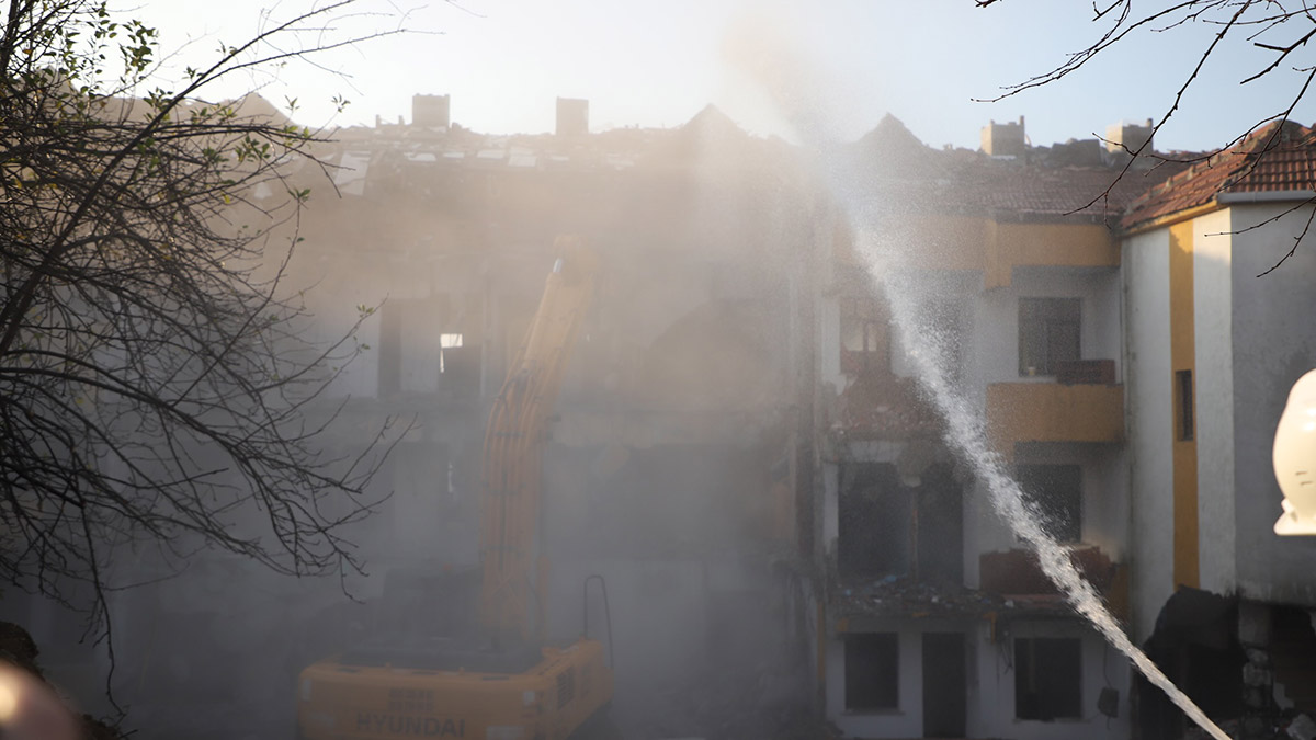 Büyükçekmece'de kentsel dönüşüm; binalar yıkıldı