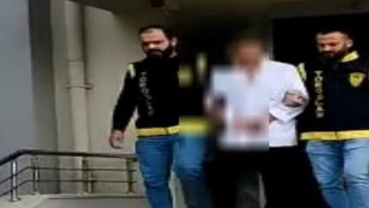 Çaldığı doktor önlüğüyle hastaneye girerken yakalandı