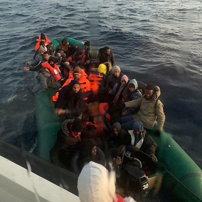 Çanakkale'de 54 kaçak göçmen yakalandı