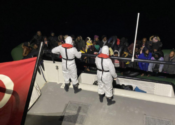 Çanakkale'de 54 kaçak göçmen yakalandı