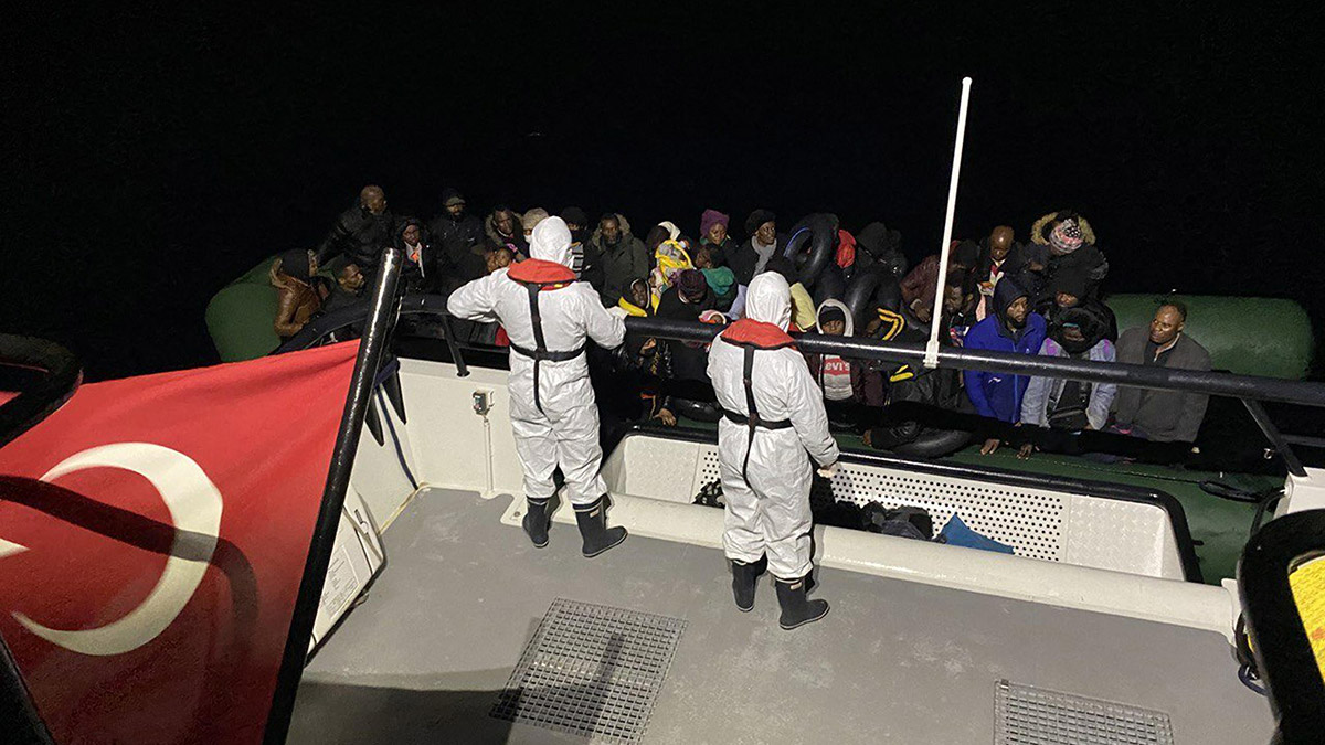 Çanakkale'de 54 kaçak göçmen yakalandı