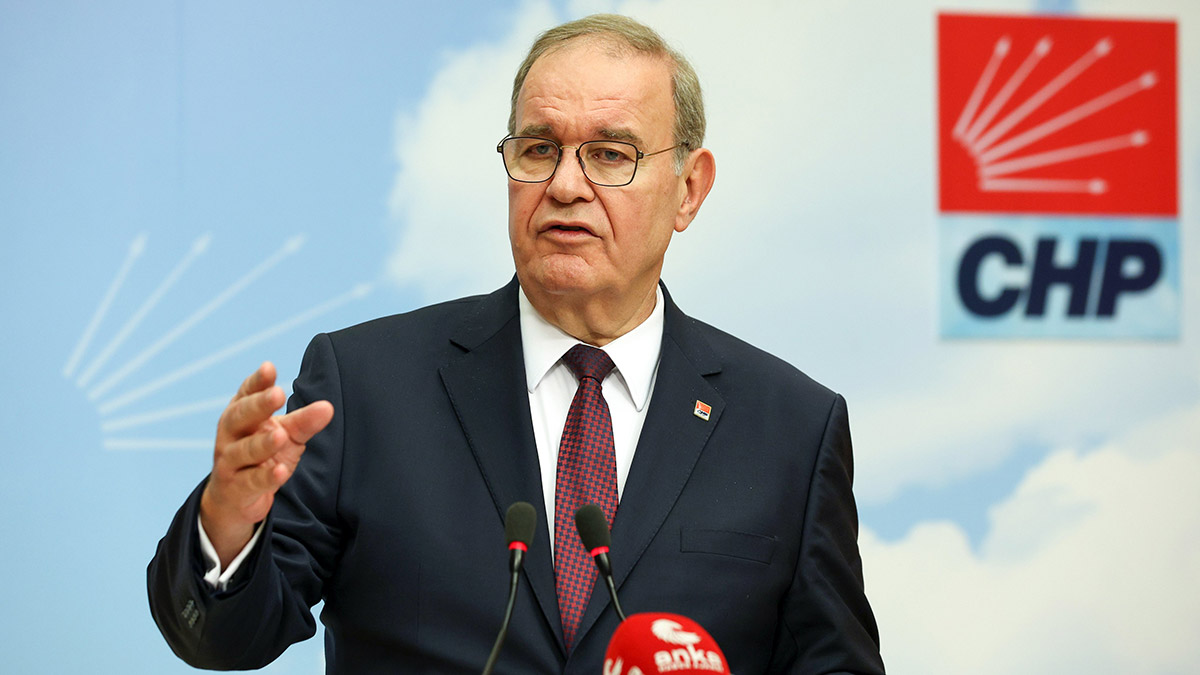 Siyasetin, kadının kılık kıyafetinden elini çekmesi için teklif verdik