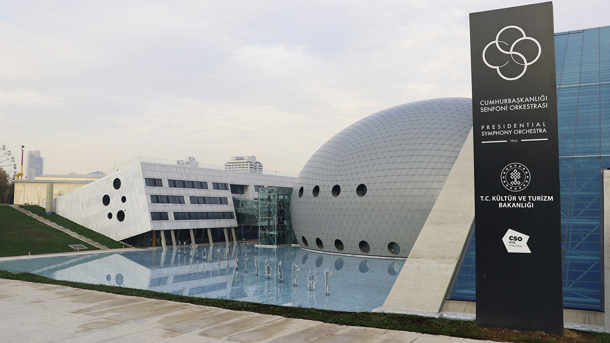 Cumhurbaşkanlığı Senfoni Orkestrası Ada Ankara, 2 yılda gerçekleştirilen 500'ün üzerinde etkinlikte 1 milyondan fazla sanatseverin ağırlanmasıyla Ankara'da kültür ve sanatın merkezi oldu.