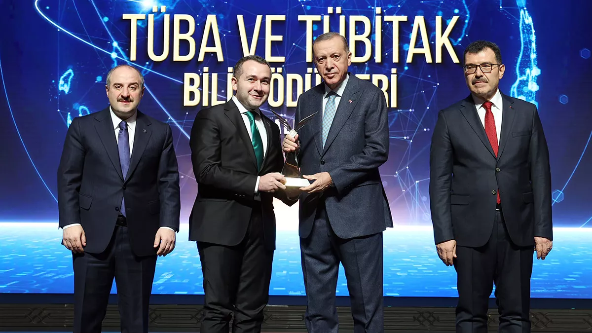 Cumhurbaşkanı recep tayyip erdoğan, "i̇hdas ettiğimiz programlarla geri dönen araştırmacılarımız sayesinde bilim ekosistemimizi güçlendiriyor, beyin göçünü tersine çeviriyoruz" dedi.