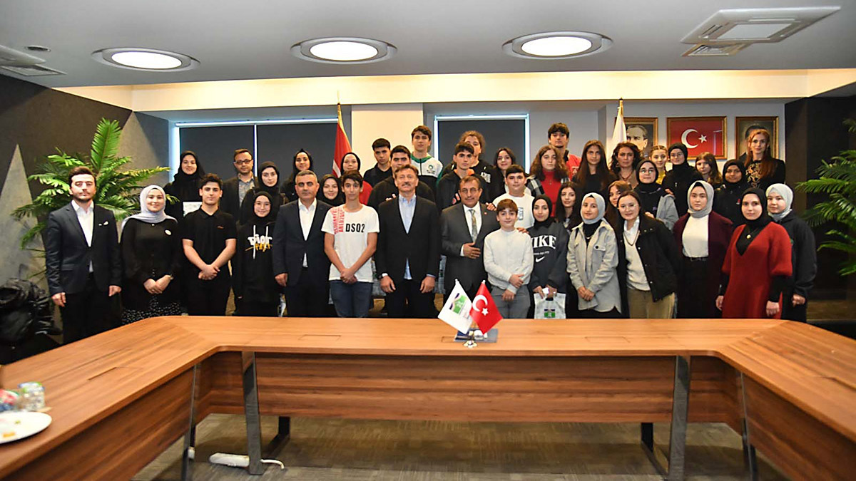 Refik Tuzcuoğlu Bahçelievler Belediyesi'ni ziyaret etti